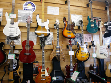 ダックウォーク楽器店 外観